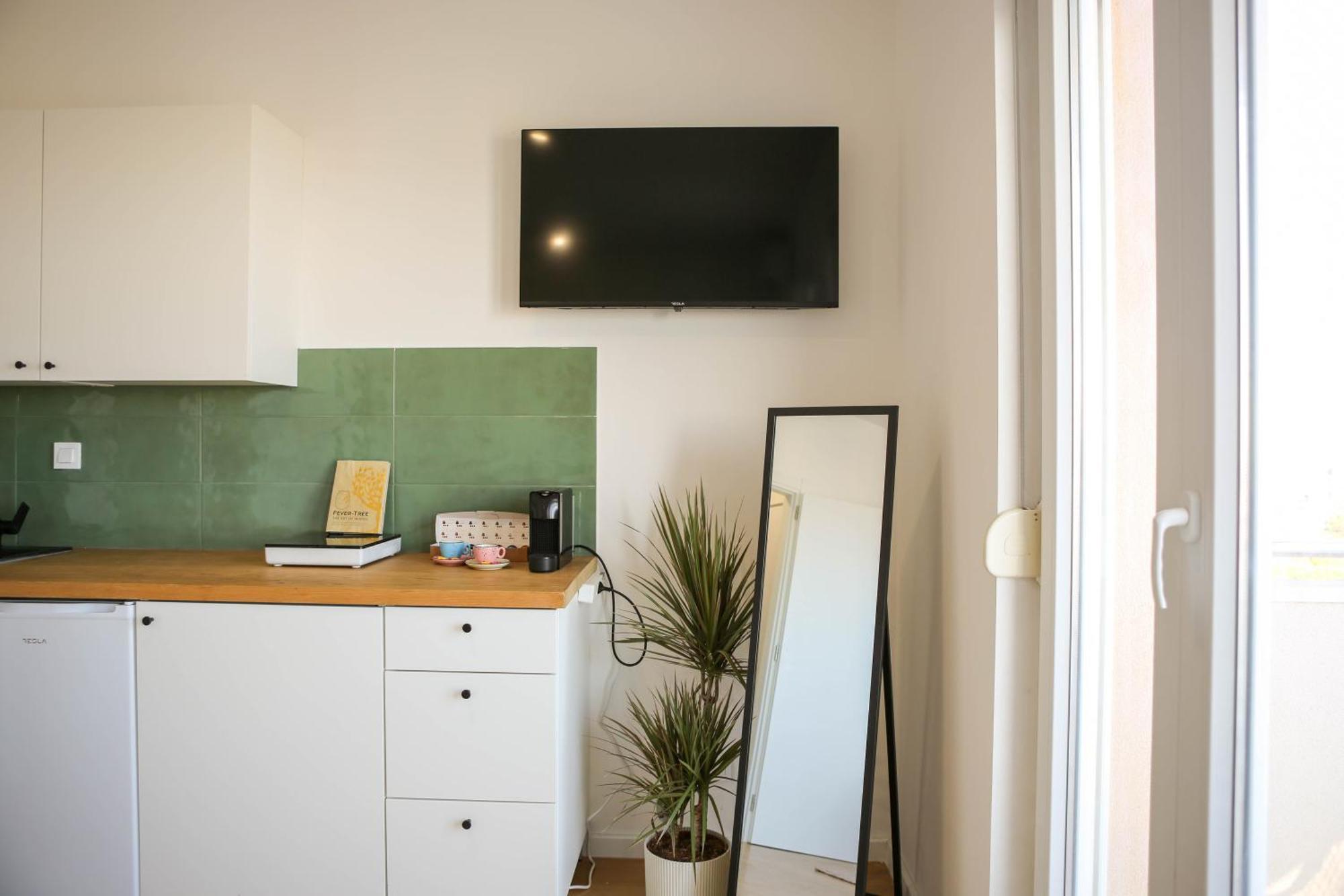Kiki'S Sea View Studio Сплит Стая снимка